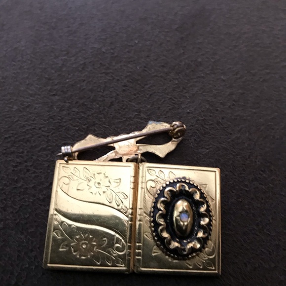 Vintage  locket pin 🥰 - Picture 3 of 4